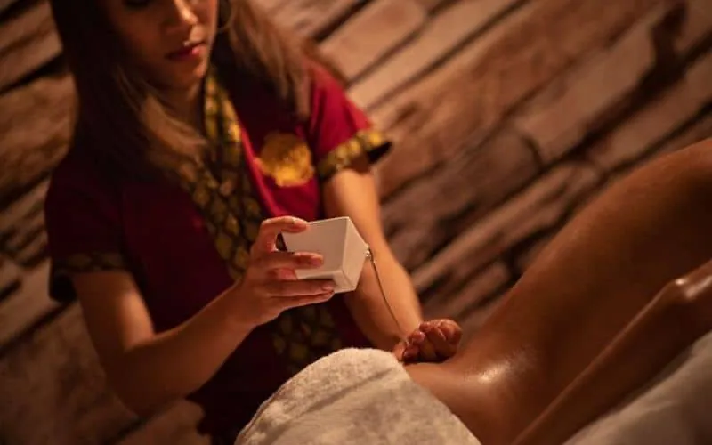 Relaxing massage with spa experience