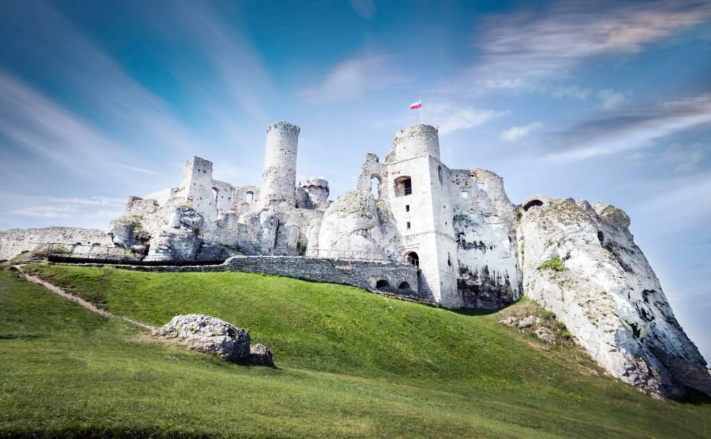 Rediscover Poland, its hidden gems, and cherished memories, all waiting to unfold in 2023. Let Mojo Gift be your compass in this grand journey of experiences.